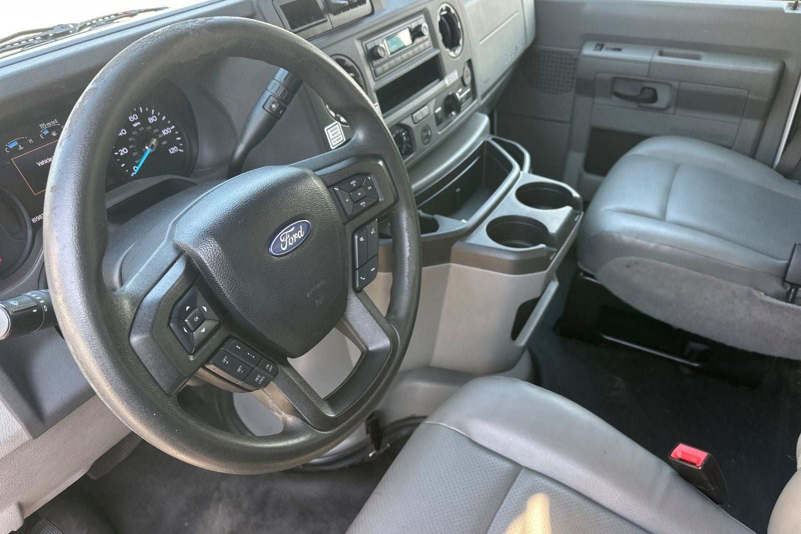 2022 Ford E-350SD Base Cutaway