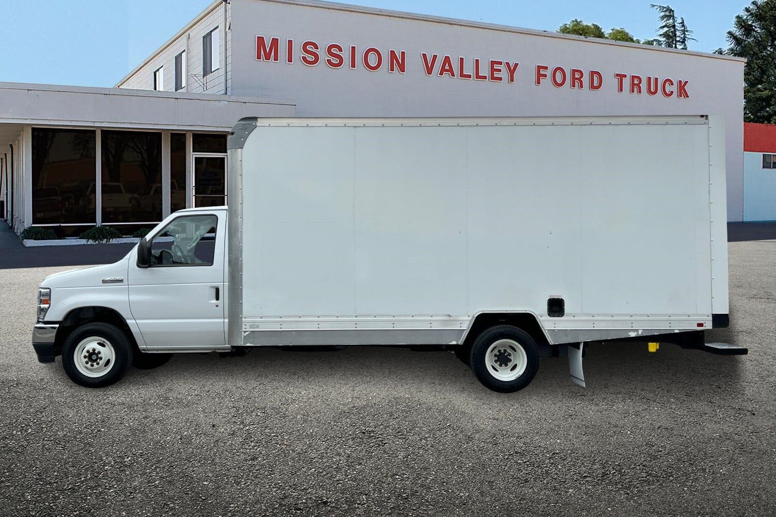 2021 Ford E-450SD 16Ft Box Truck