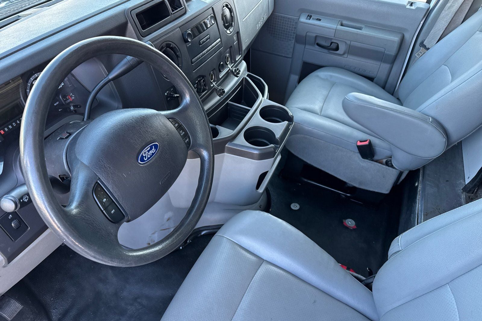 2019 Ford E-450SD Base 16' Box w/ Under Tuck Lift Gate