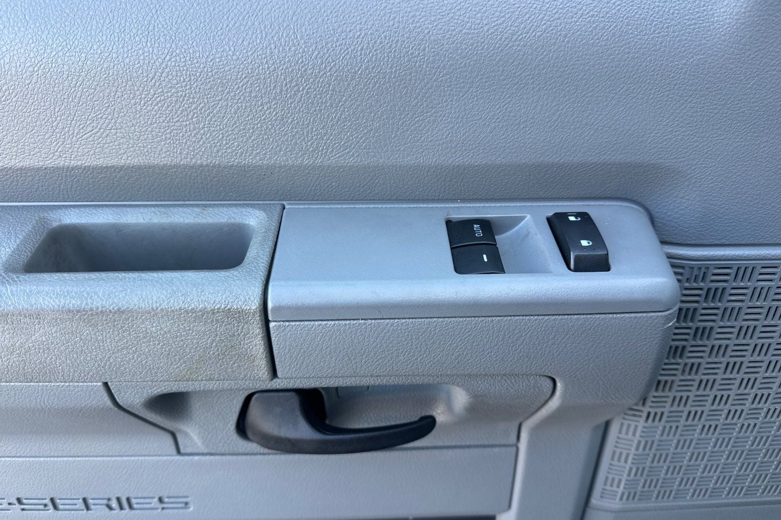 2019 Ford E-450SD Base 16' Box w/ Under Tuck Lift Gate