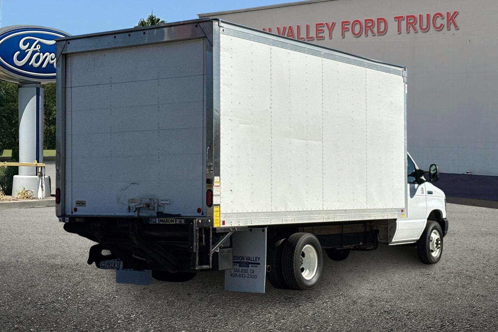 2019 Ford E-450SD Base 16' Box w/ Under Tuck Lift Gate