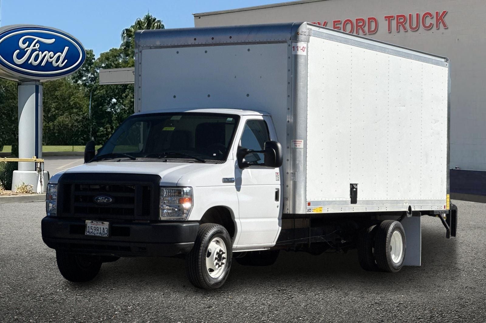 2019 Ford E-450SD Base 16' Box w/ Under Tuck Lift Gate