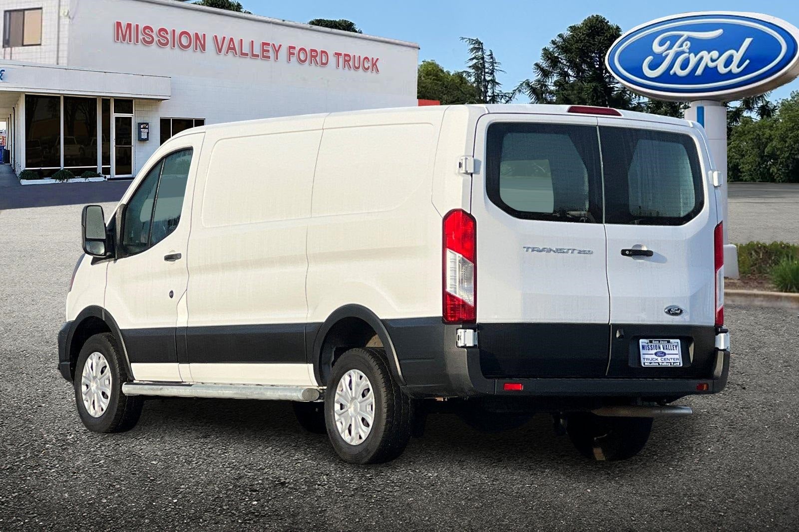 2024 Ford Transit-250 LR Cargo
