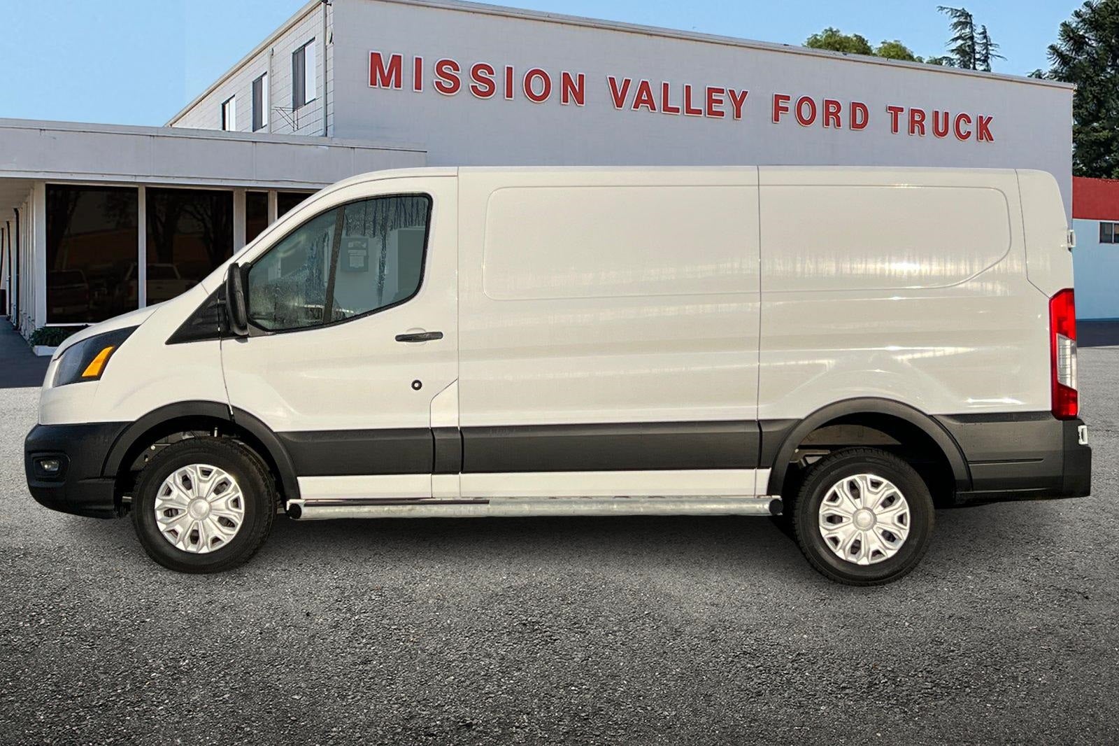 2024 Ford Transit-250 LR Cargo