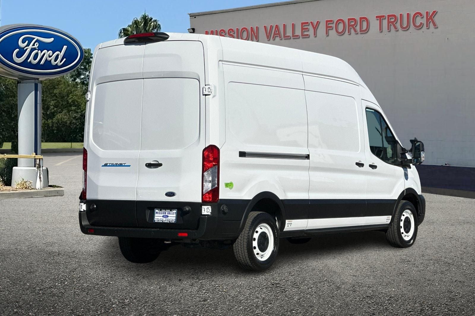 2022 Ford E-Transit-350 Base
