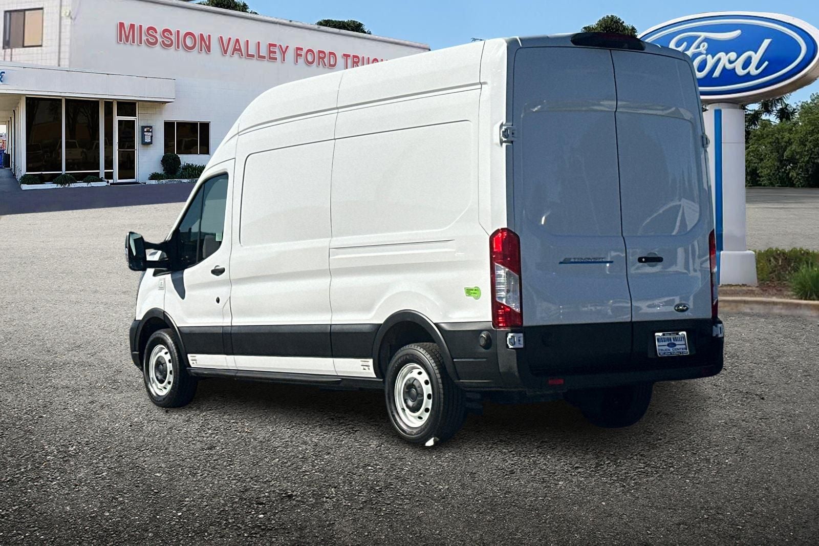 2022 Ford E-Transit-350 Base