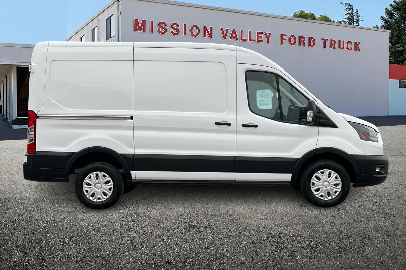 2023 Ford E-Transit-350 MR Cargo