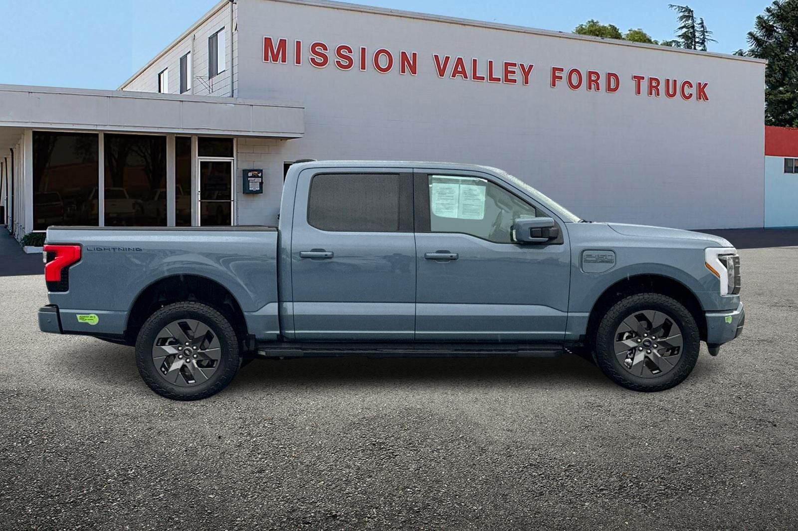 2023 Ford F-150 Lightning Lariat