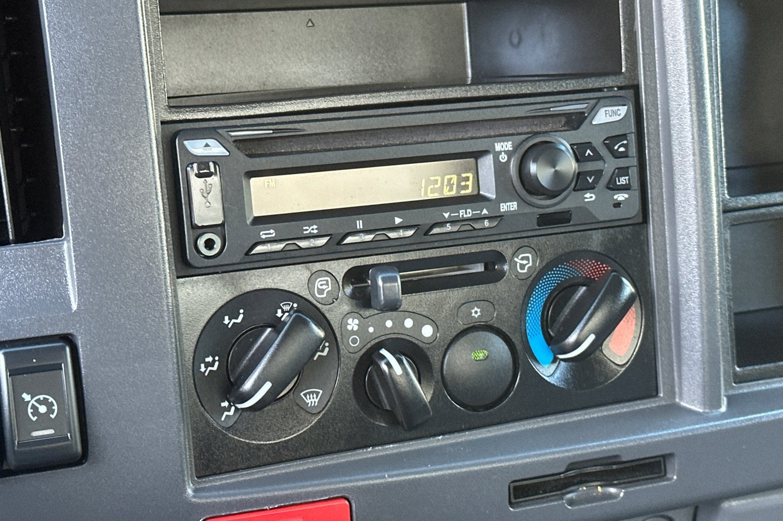 2018 Isuzu NPR Base