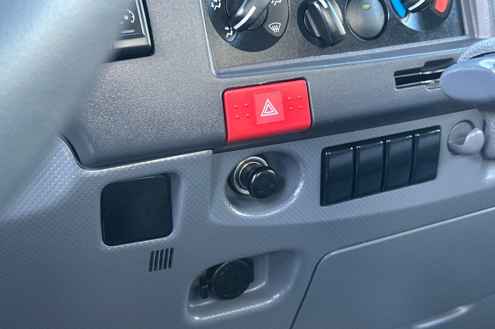 2018 Isuzu NPR Base