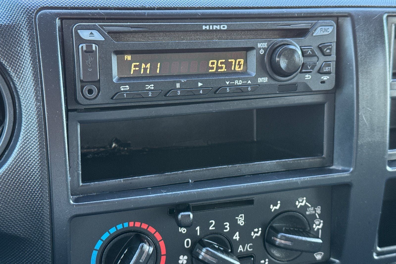 2018 Hino 195 Landscape Dump