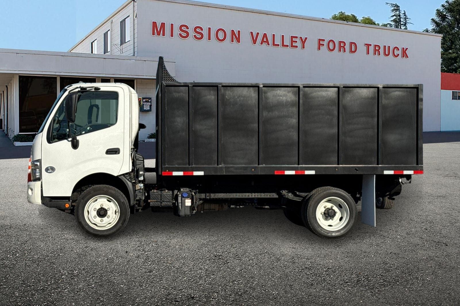 2018 Hino 195 Landscape Dump